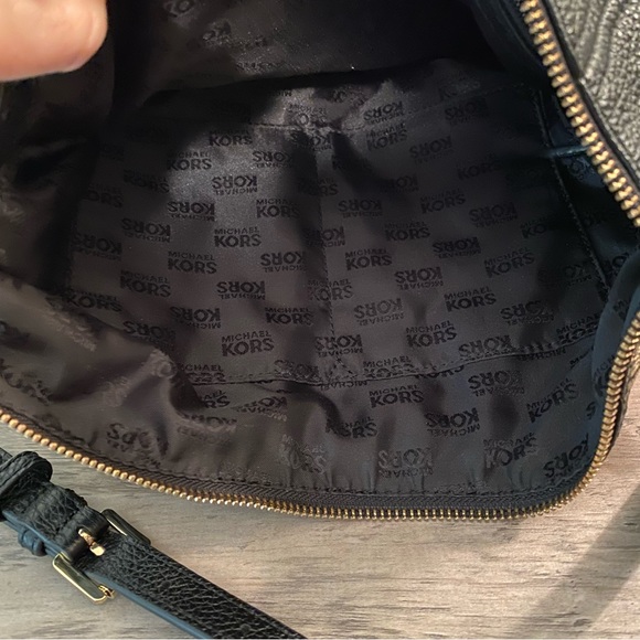 Michael Kors Black Pebbled Leather Large Crossbody Convertible Shoulder Bag - Picture 3 of 15